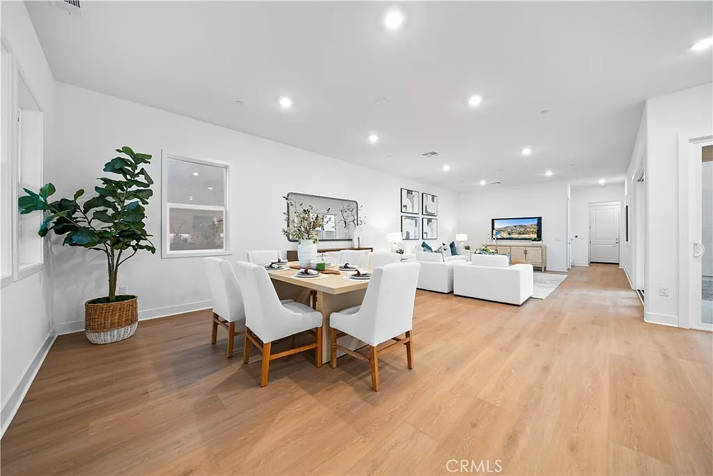 5 bed, 4.5 bath, 3466 sqft, $8,000 — Photo 1