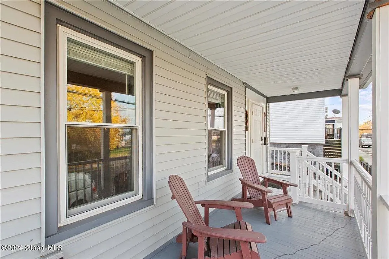 3 bed, 1600 sqft, $1,750 — Photo 1