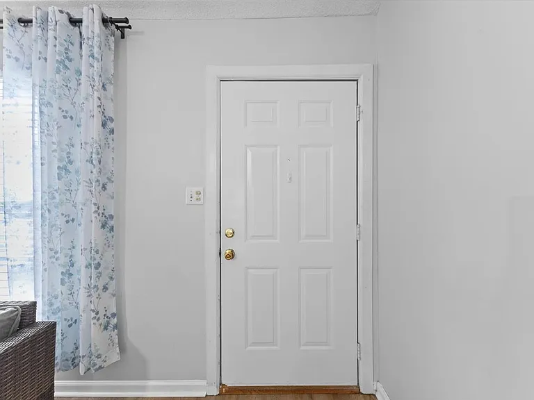 2672 Hitchcock Dr — Photo 9