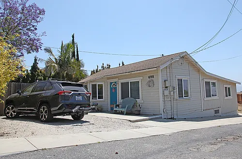 698 Mission Dr Photo 1