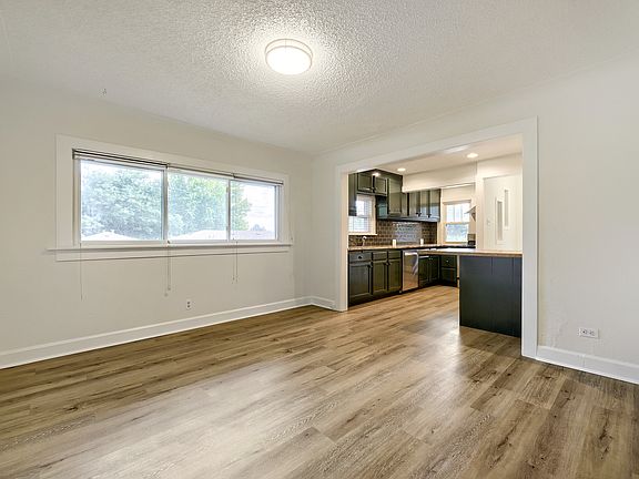 5th image of 2727 Perry St