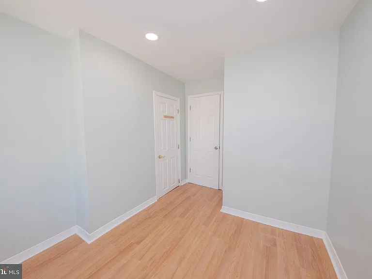 2059 E Ontario St — Photo 15