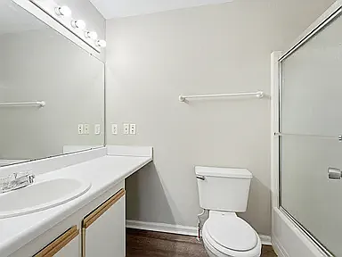 Oasis Apartments — Photo 7