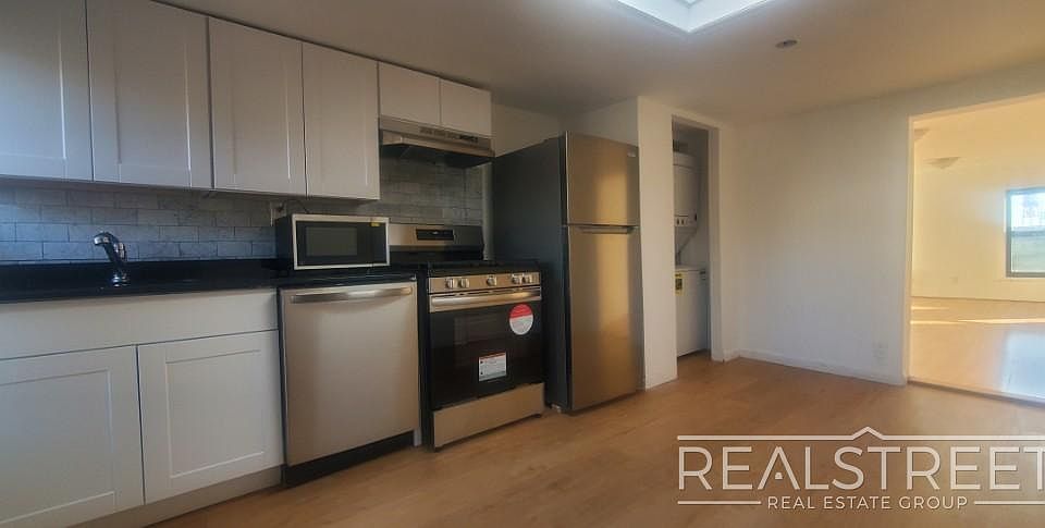 1st image of 139 Huntington St APT 3