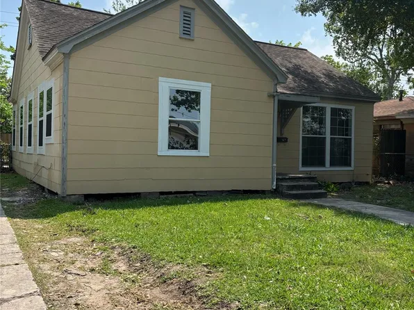 109 Schilling St, Baytown, TX 77520
