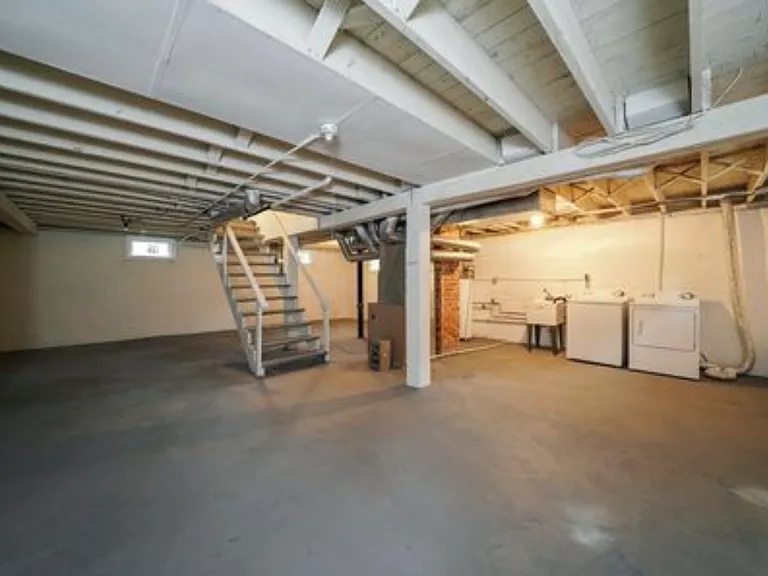 936 S Main St — Photo 8