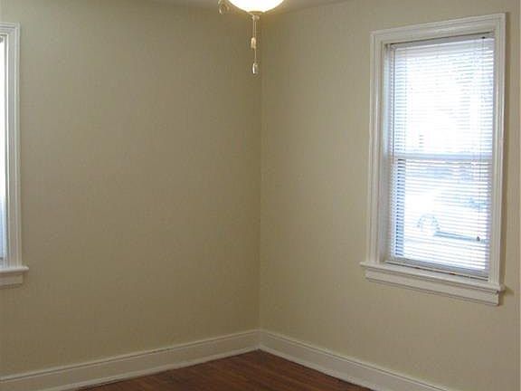 4th image of 5004 Clarence St