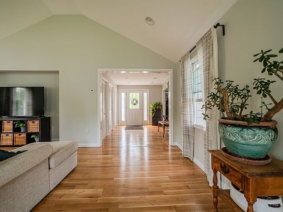 4th image of 64 Browning St