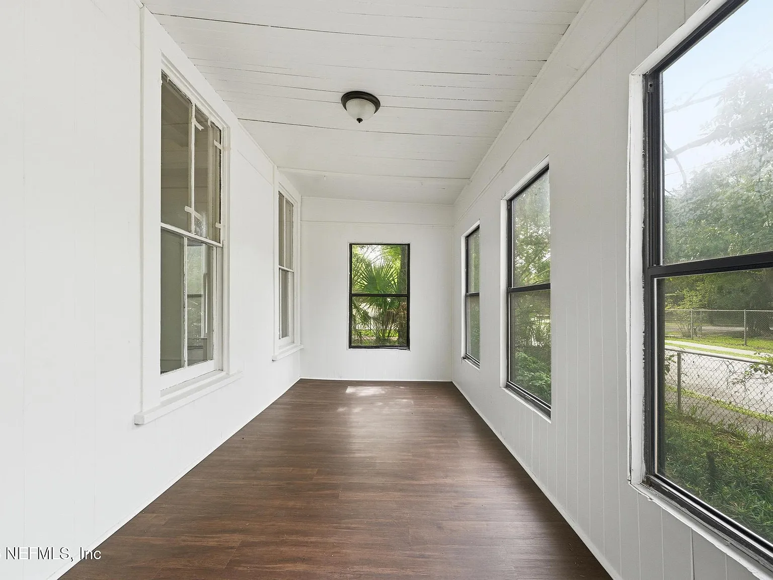 3 bed, 1.5 bath, 1129 sqft, $1,375 — Photo 4