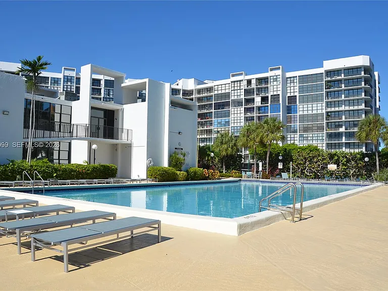 1000 Parkview Dr #426 — Photo 9