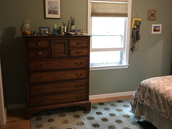5th image of 692 Goldenrod Ave