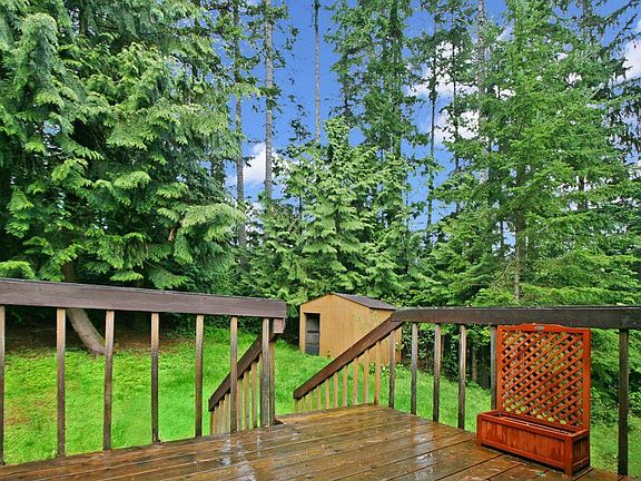 5th image of 2048 Ptarmigan Ln NW