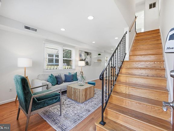 5th image of 331 Laverne Ave