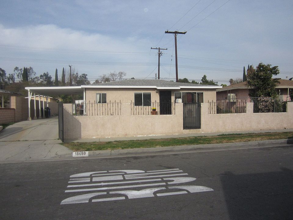 Large Driveway fits up to 4 cars