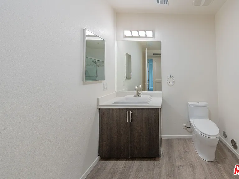 124 W Colorado #105 — Photo 18