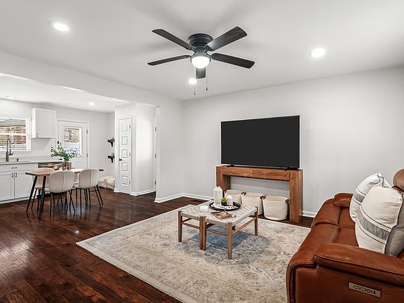 2nd image of 2741 Buena Vista Pike