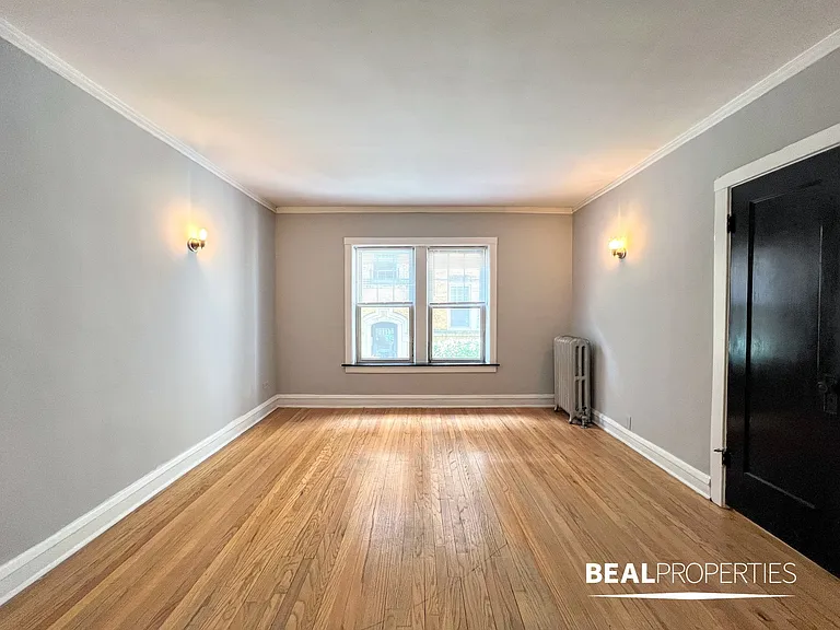 2106 W Ainslie St #N2 — Photo 2