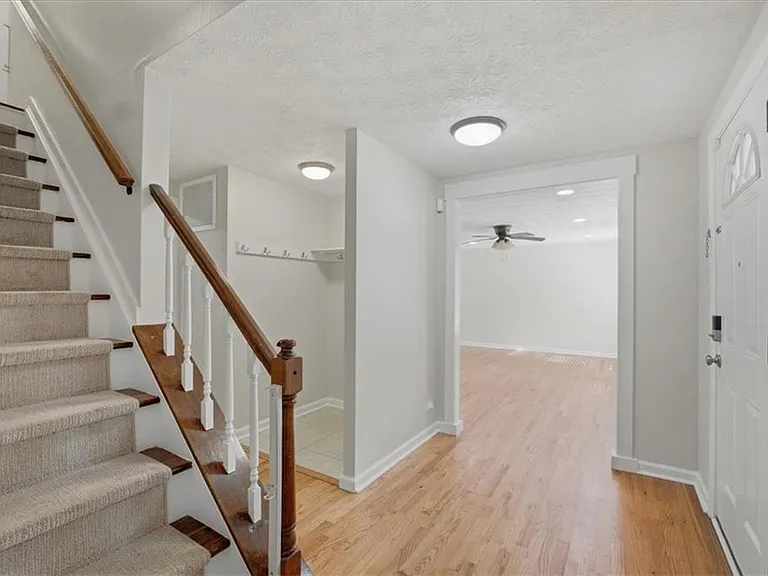 9470 Hillside Dr — Photo 4