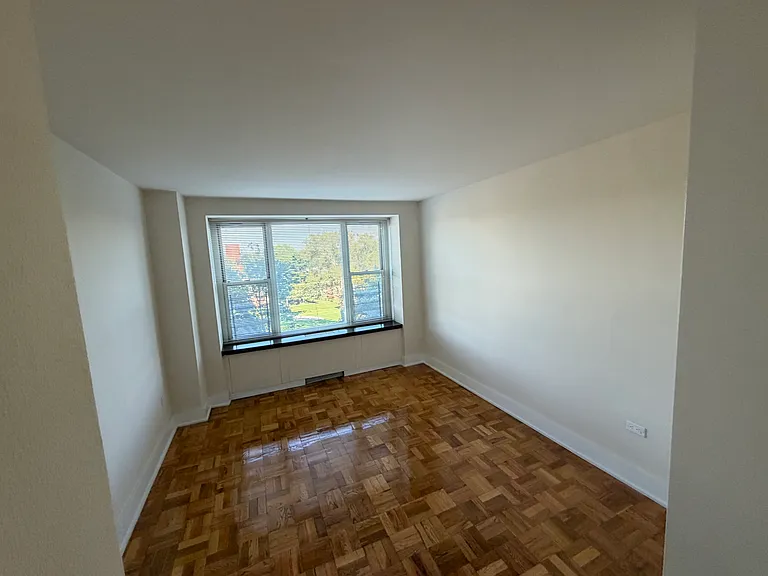 6445 188th St #6 — Photo 3