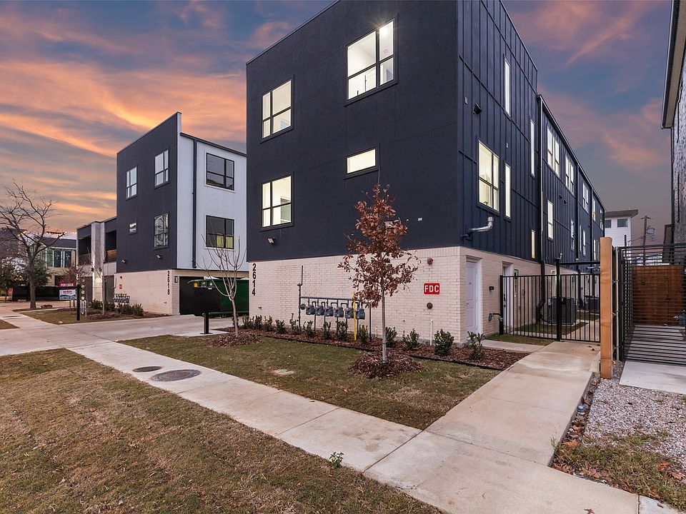 1st image of 2618 N Carroll Ave #104
