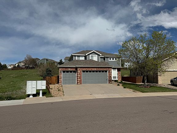 Street view
Fresh exterior paint
Large front tree
