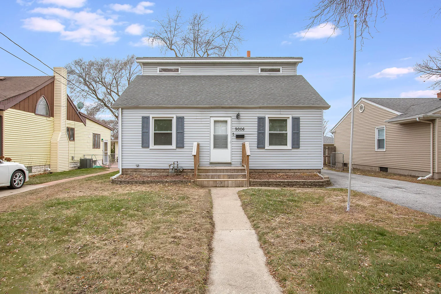 9006 Hook St photo 1