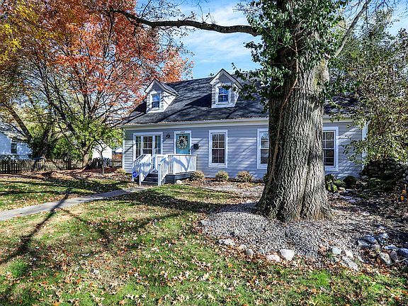 2nd image of 5757 Rosslyn Ave