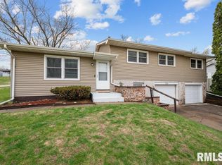 8222 9th St W, Rock Island, IL