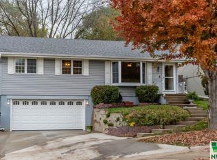4513 Cherrywood Ln, Sioux City, IA 51106