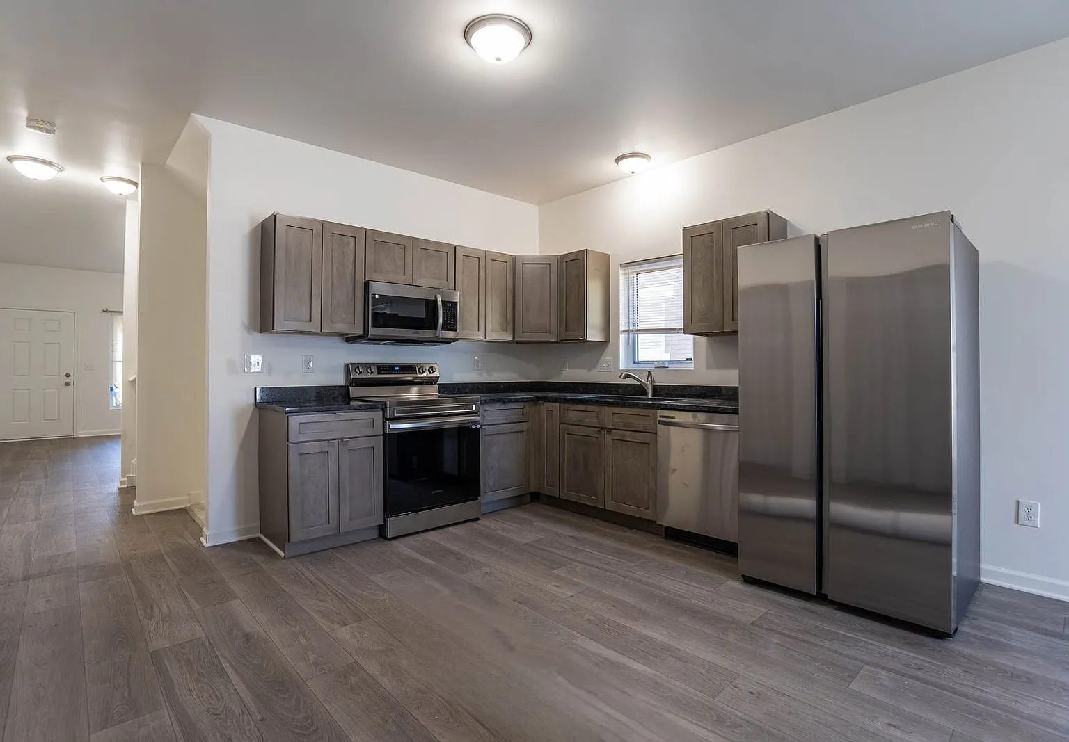 5 bed, 2.0 bath, $2,095 — Photo 3