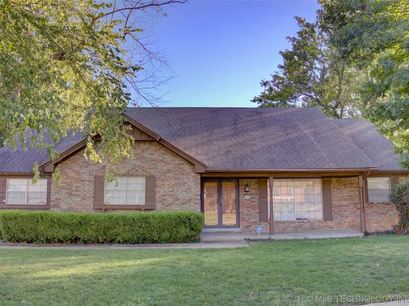 7710 E 53rd Pl, Tulsa, OK 74145