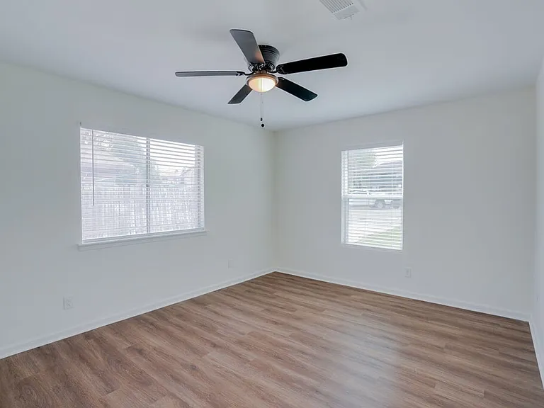 304 John Nance Garner Cir #A2 — Photo 15