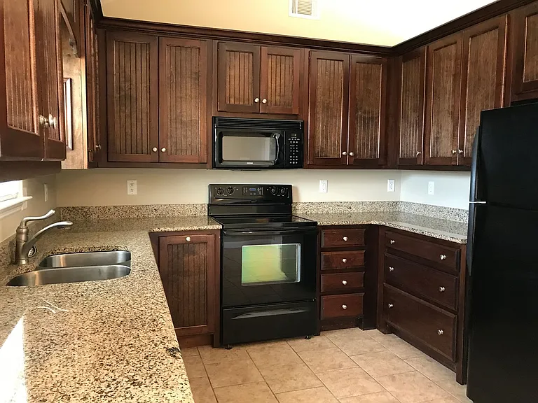 4916 Grant Dr — Photo 2