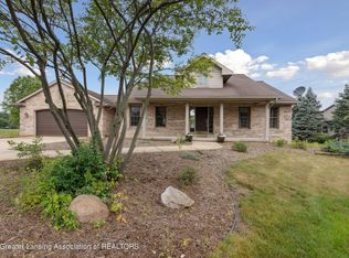 9141 Hummingbird Ln, Grand Ledge, MI 48837