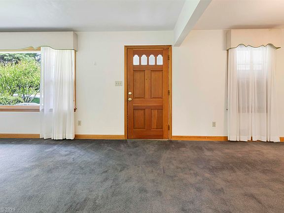2nd image of 1015 Highland Cir