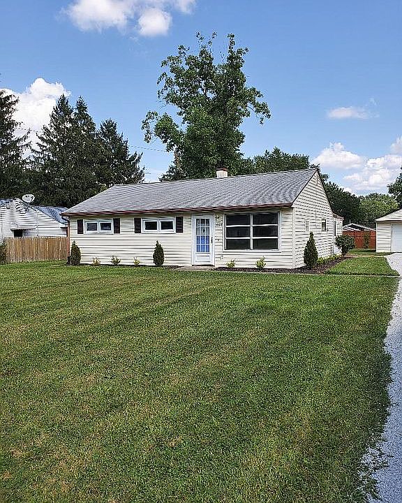 1st image of 1955 Pinewood Dr