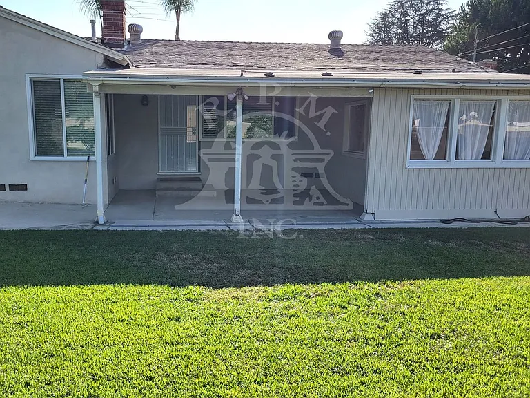 475 Saint Augustine Ave — Photo 2
