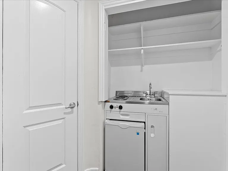 11661 Erwin St #7 — Photo 3