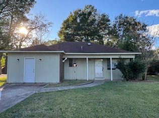 5700 Eastwood Dr, Moss Point, MS 39563