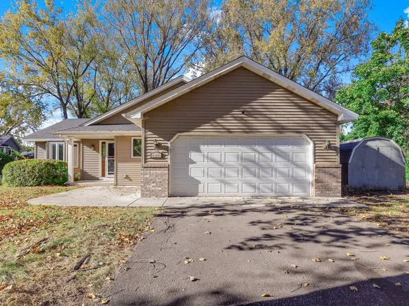 8462 Larch St NW, Coon Rapids, MN 55433