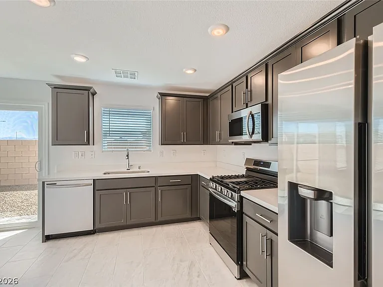 313 Bay Village Pl — Photo 3