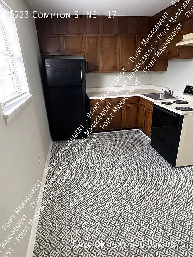 2 Bedroom 1 Bath Townhome! — Photo 2