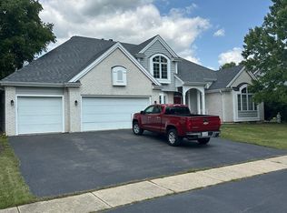 473 Ridgelawn Trl, Batavia, IL 60510