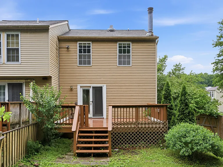 57 Shrewsbury Ct — Photo 37
