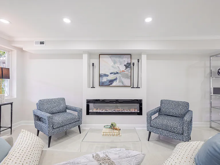 1742 Lyman Pl NE — Photo 3