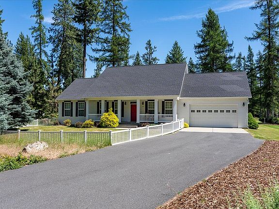2nd image of 627 Palmer Ln