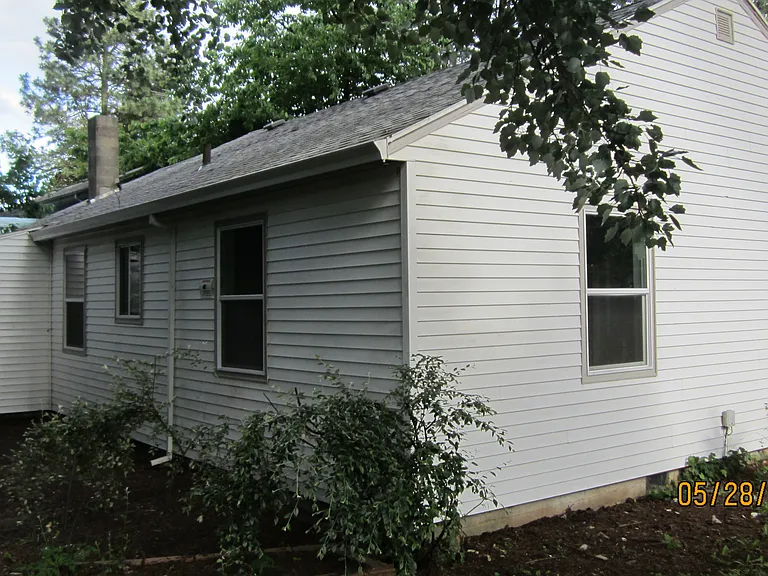 11851 E Burnside St — Photo 15