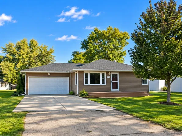 1006 Elm Ave, Sterling, IL 61081