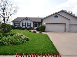 7609 Hampshire Dr NE, Cedar Rapids, IA 52402