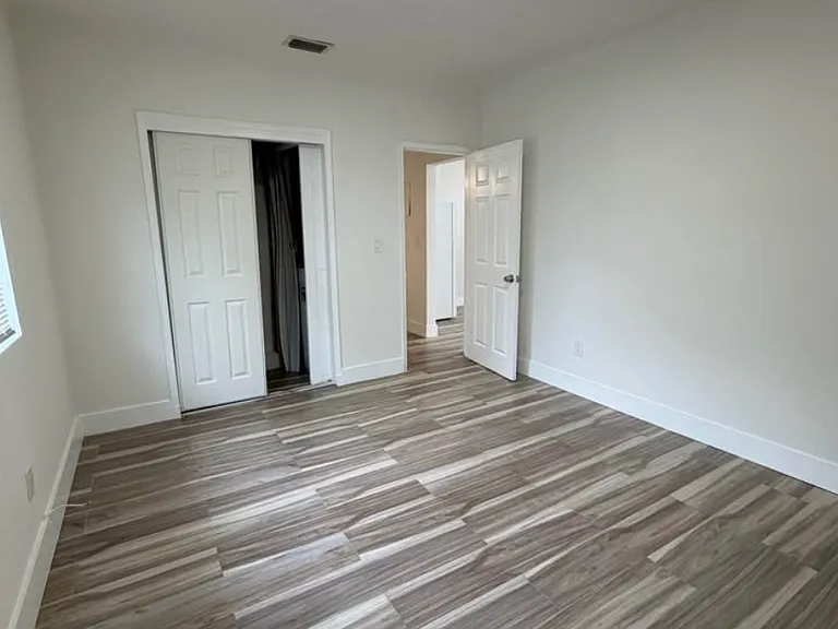 120 NE 55th St #4 — Photo 6
